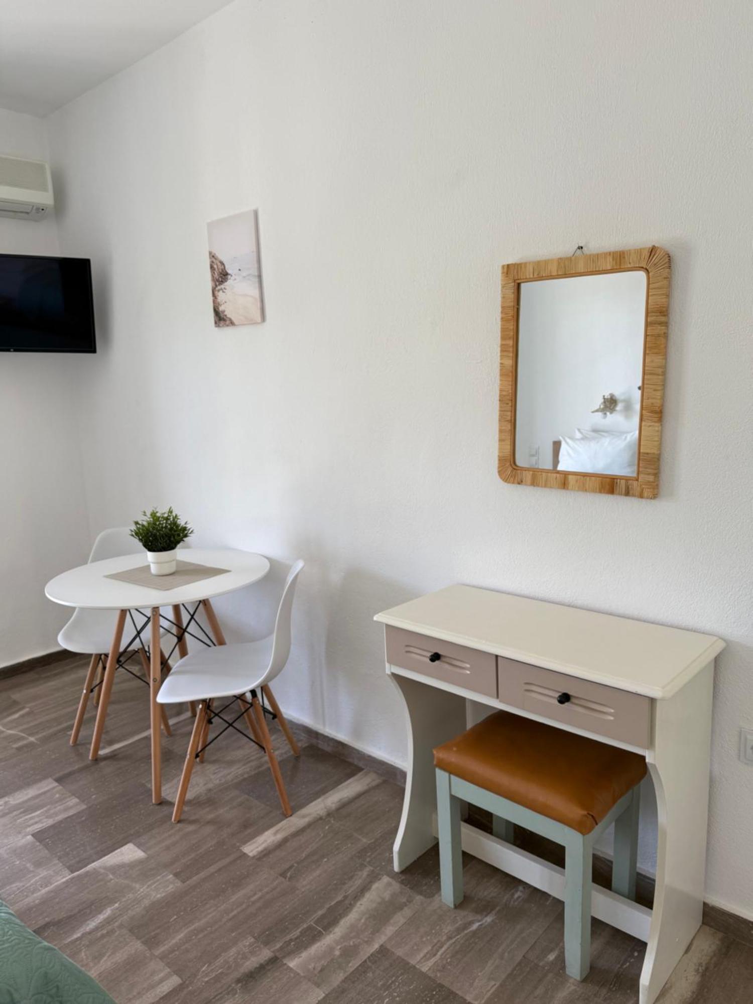 Country Aparthotel Skiathos Town