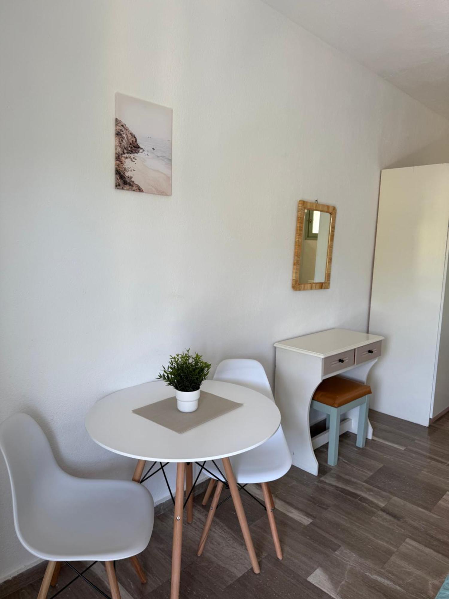 Aparthotel Country Skiathos Town