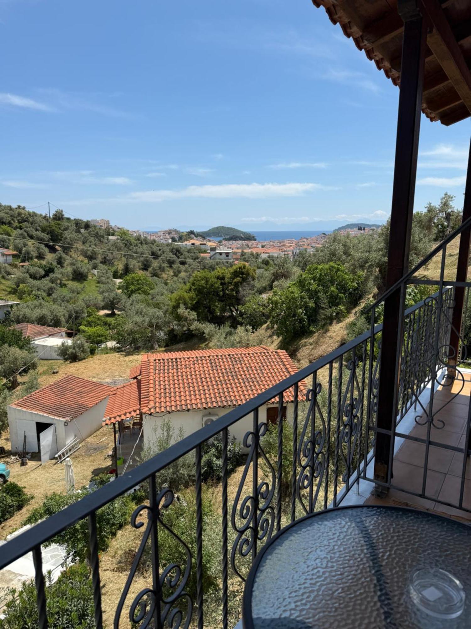 Aparthotel Country Skiathos Town